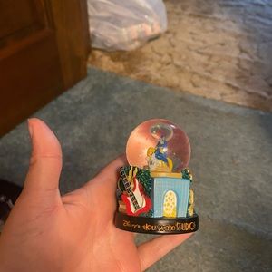 Mini 2005 disney park snowglobe